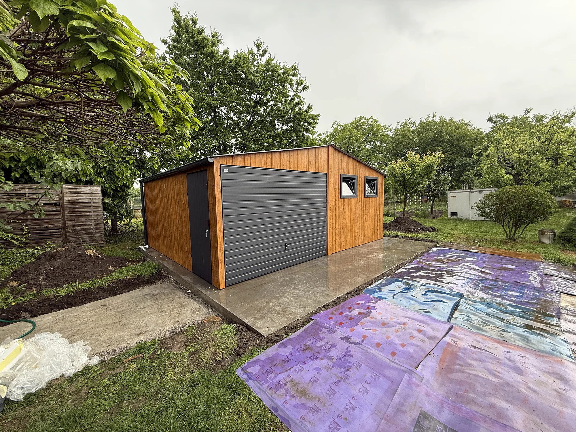 Garaż blaszany 6x5 m Złoty Dąb – Grafitowa Brama