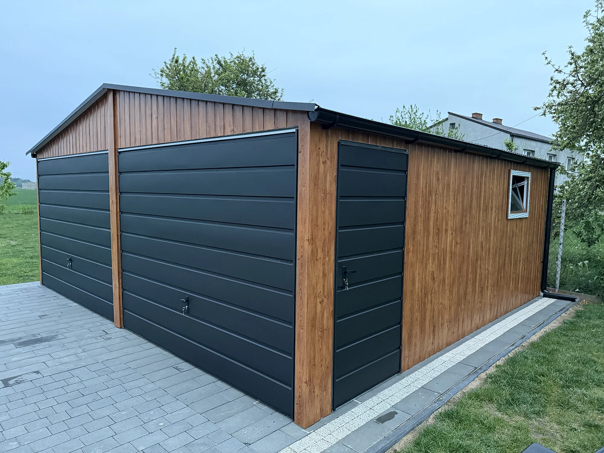 Garaż blaszany 6x5.80 m Złoty Dąb dwubramowy